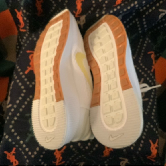 Nike Reposto Sneakers - Picture 5 of 10